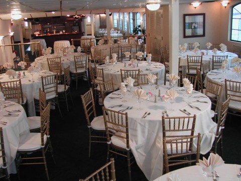 4 Salon - Main Deck 2 4 Salon - Main Deck 2